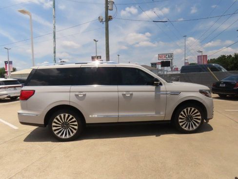 Used 2021 Lincoln Navigator Reserve w/ Luxury Package RWD image 8