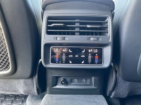 Used 2023 Audi Q8 Prestige w/ Prestige Package AWD/4WD image 31