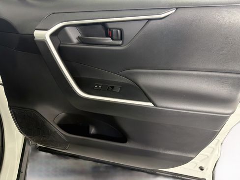 Used 2020 Toyota RAV4 LE FWD image 30