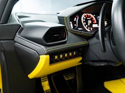 Used 2020 Lamborghini Huracan EVO image 33