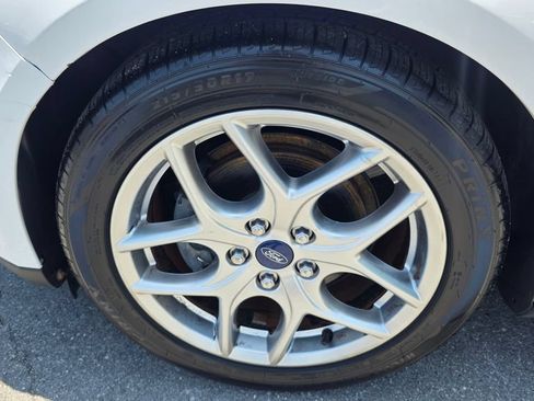 Used 2015 Ford Focus SE w/ Equipment Group 201A FWD image 9