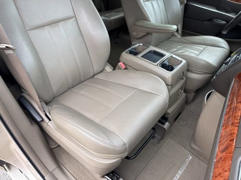 Used 2015 Chrysler Town & Country Touring FWD image 33