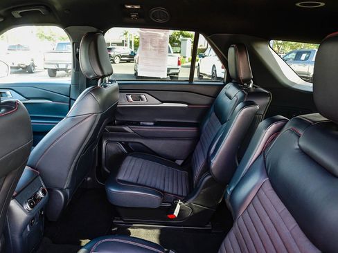 Used 2025 Ford Explorer ST-Line w/ Premium Package image 17