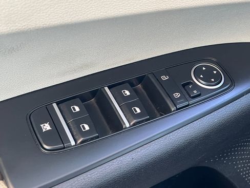 Used 2023 Kia Forte LXS w/ LXS Technology Package image 13