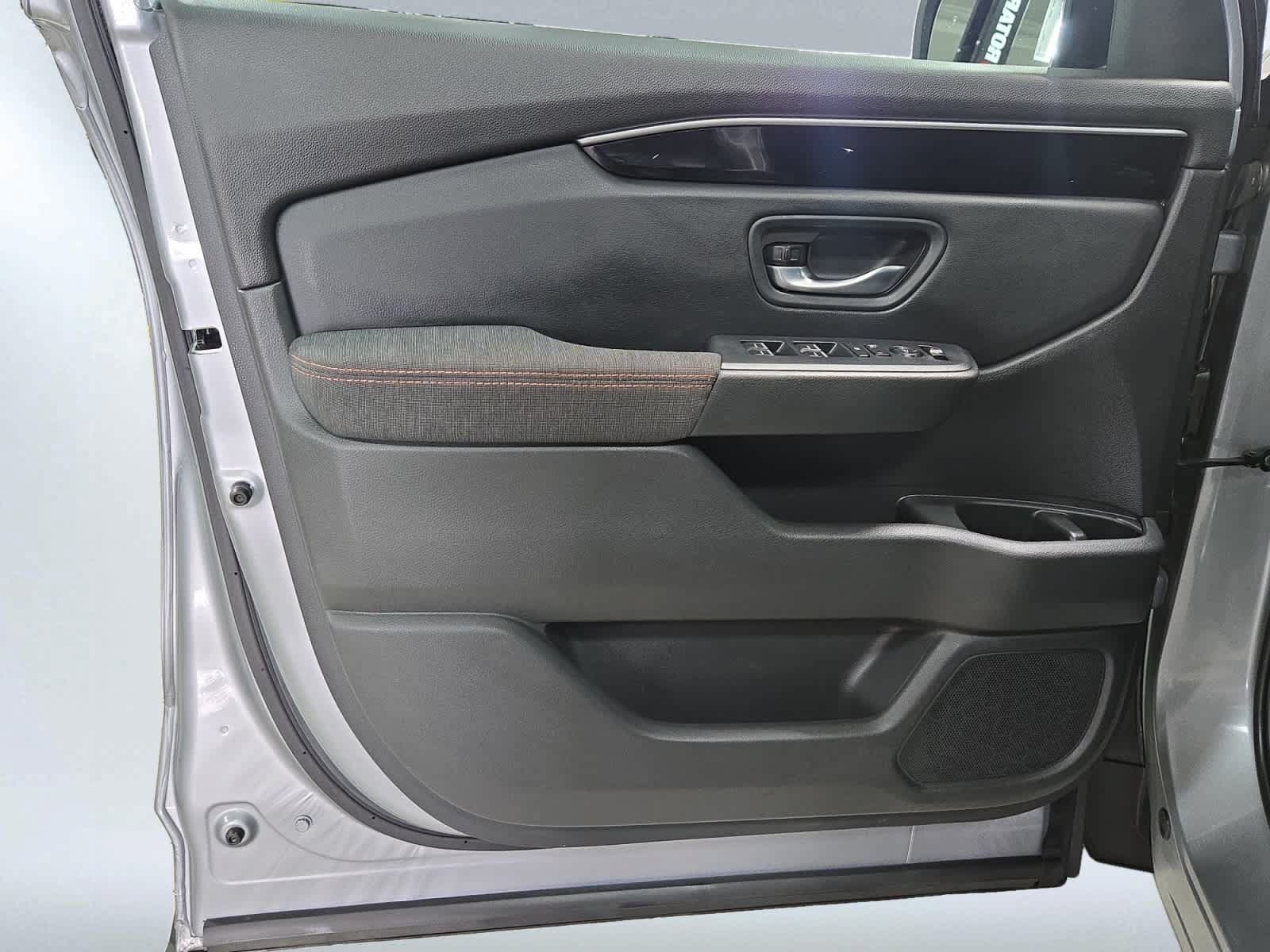 Used 2025 Honda Pilot Sport image 14
