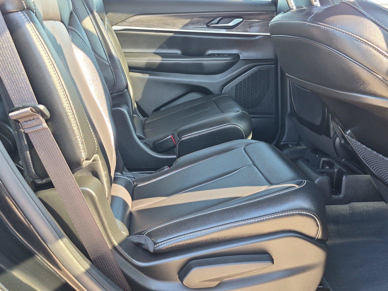 Used 2023 Jeep Grand Cherokee L Limited RWD image 7