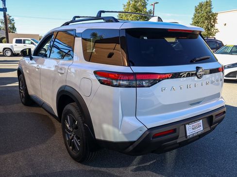 New 2025 Nissan Pathfinder SV image 6