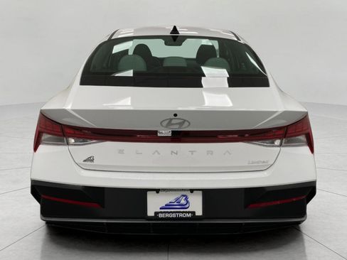 New 2026 Hyundai Elantra Limited image 4