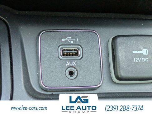 Used 2019 Jeep Cherokee Limited image 27