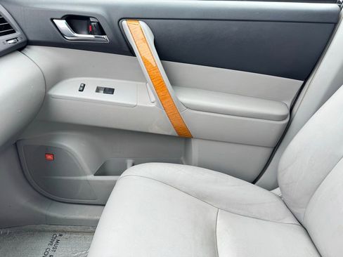 Used 2009 Toyota Highlander Limited AWD/4WD image 22
