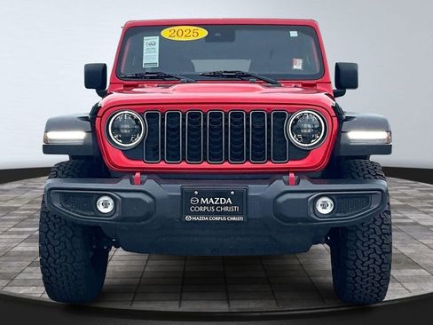 Used 2025 Jeep Wrangler Unlimited Rubicon w/ Convenience Group AWD/4WD image 3