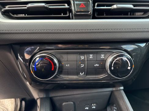 Used 2025 Chevrolet TrailBlazer LT image 19