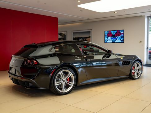 Used 2017 Ferrari GTC4Lusso AWD/4WD image 6