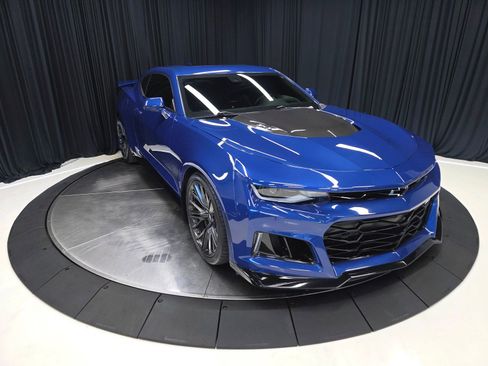 Used 2019 Chevrolet Camaro ZL1 RWD image 4