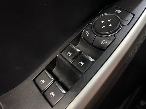 Used 2021 Ford Explorer XLT AWD/4WD image 5