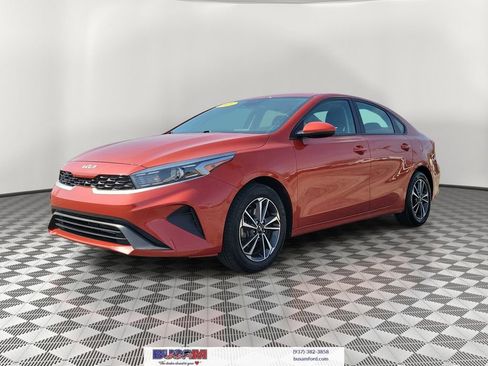 Used 2023 Kia Forte LXS image 2