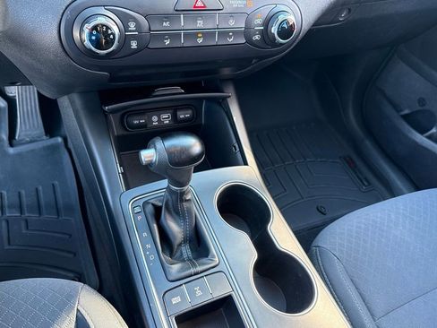 Used 2018 Kia Sorento LX image 28