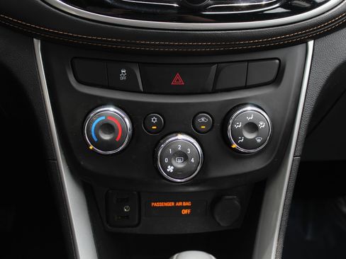 Used 2017 Chevrolet Trax LS AWD/4WD image 18