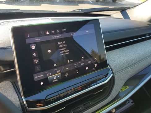 Certified 2024 Jeep Compass Latitude image 10