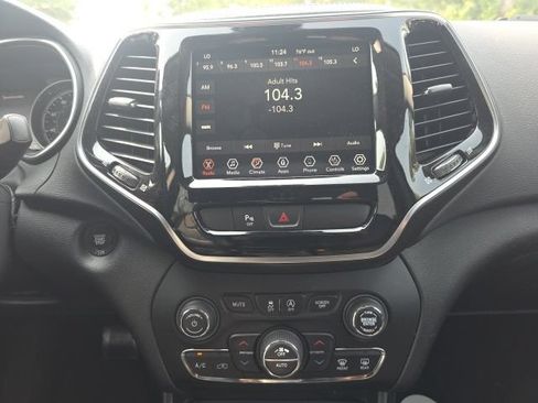 Used 2019 Jeep Cherokee Limited AWD/4WD image 13