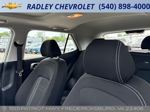 Used 2025 Hyundai Venue SEL FWD image 2