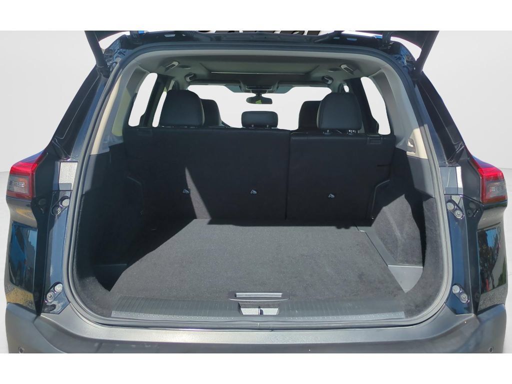 Certified 2023 Nissan Rogue SV w/ SV Premium B Package FWD image 9