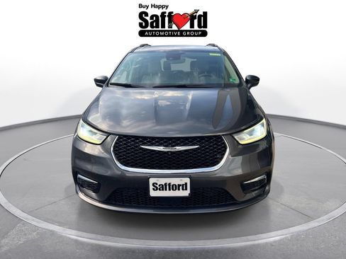 Used 2021 Chrysler Pacifica Touring-L w/ Uconnect Theater Family Group FWD image 6
