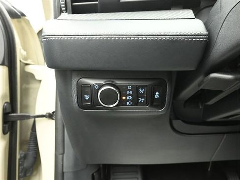 Used 2025 Ford Mustang Mach-E Premium image 19