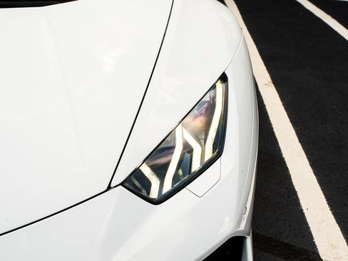Used 2017 Lamborghini Huracan LP 610-4 AWD/4WD image 4