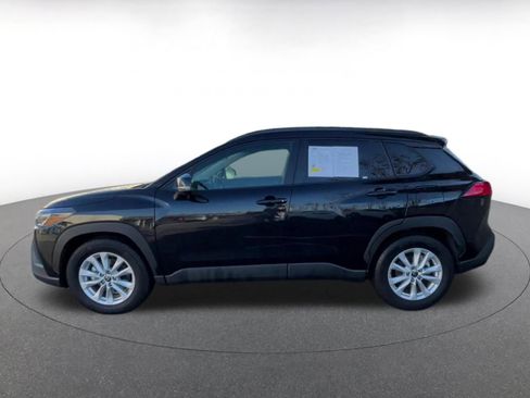 Used 2025 Toyota Corolla Cross LE image 9