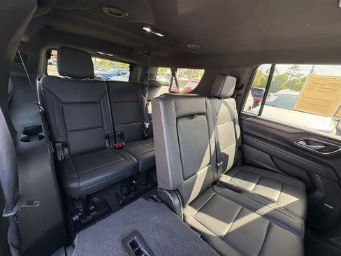 Used 2024 Chevrolet Suburban LT RWD image 21