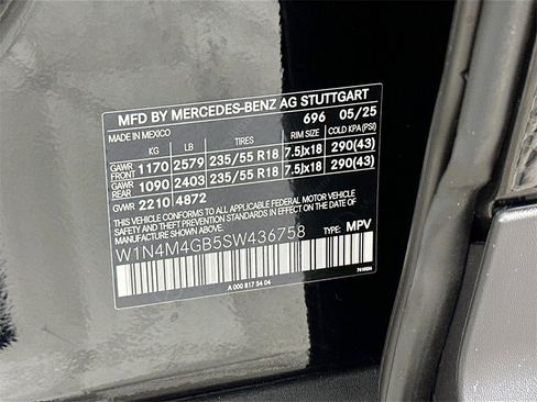 Certified 2025 Mercedes-Benz GLB 250 image 33