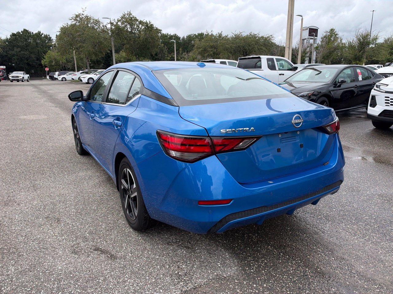 Used 2025 Nissan Sentra SV FWD image 3