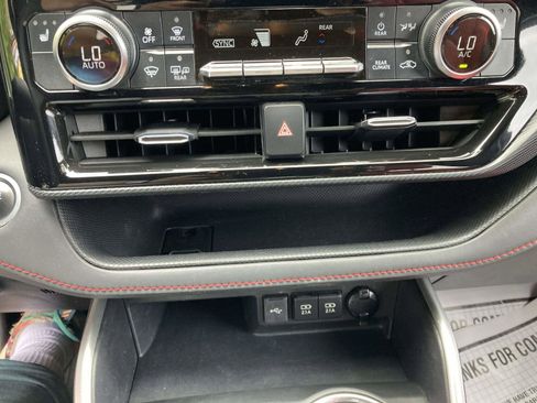 Used 2021 Toyota Highlander XSE AWD/4WD image 27