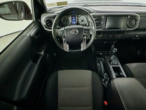 Used 2022 Toyota Tacoma TRD Sport AWD/4WD image 9