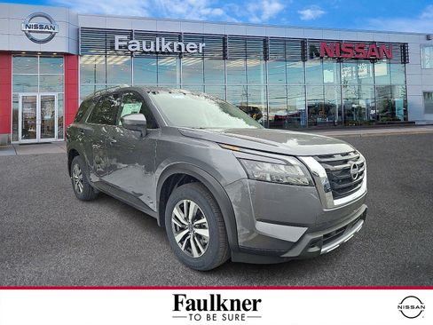 New 2025 Nissan Pathfinder SL image 1