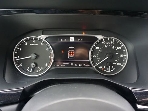 Used 2024 Nissan Pathfinder SL FWD image 7