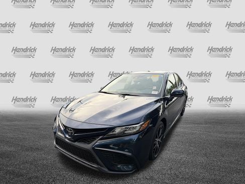 Used 2021 Toyota Camry SE FWD image 5