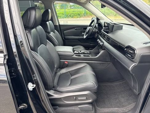 Used 2023 Honda Pilot Touring image 9