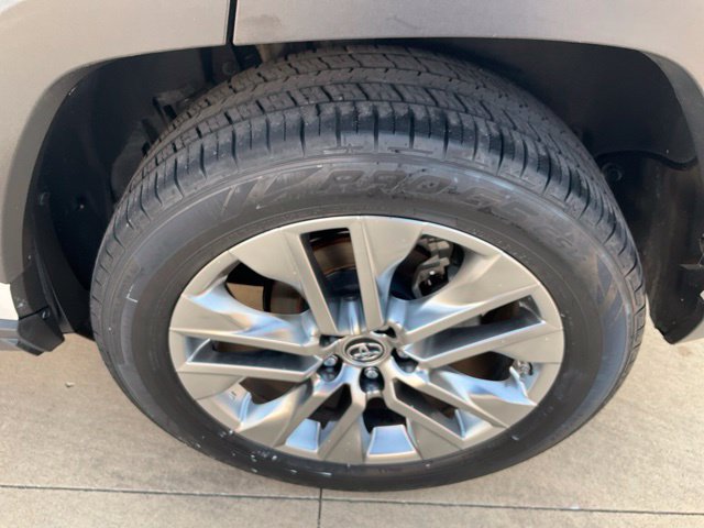 Used 2019 Toyota RAV4 XLE Premium FWD image 25