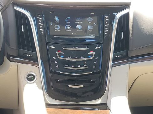 Used 2017 Cadillac Escalade Luxury AWD/4WD image 14