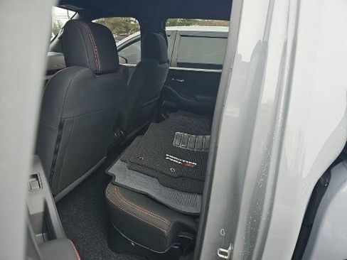 Used 2024 Nissan Frontier PRO-4X w/ Pro Convenience Package image 7