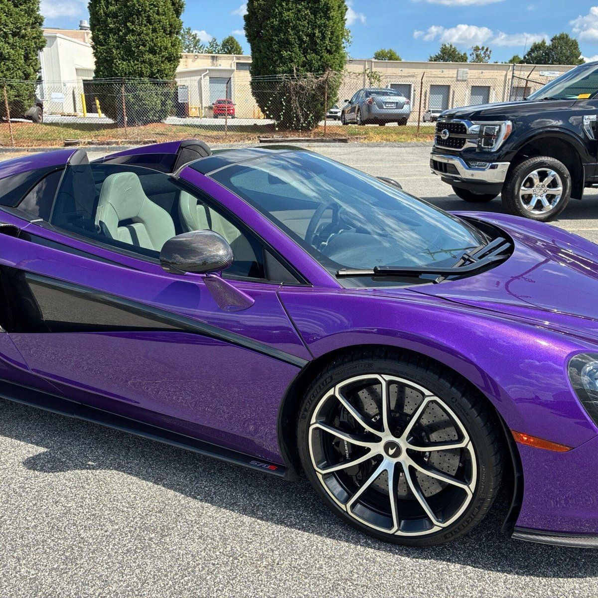 Used 2019 McLaren 570S Spider RWD image 12