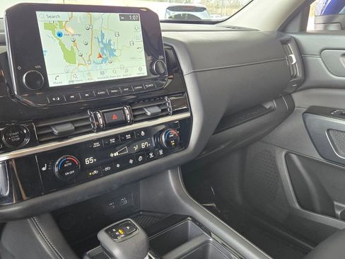 Used 2025 Nissan Pathfinder SL image 22