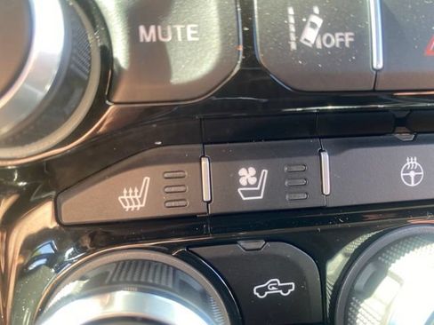 Used 2022 RAM 3500 Laramie AWD/4WD image 4
