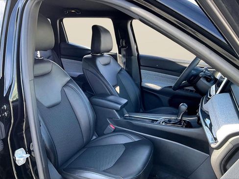 Certified 2025 Jeep Compass Latitude image 21