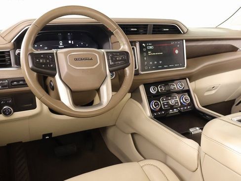 Used 2022 GMC Yukon XL Denali AWD/4WD image 2
