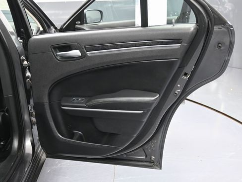 Used 2019 Chrysler 300 Limited image 37