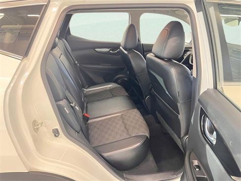 Used 2022 Nissan Rogue Sport SV w/ Technology Package image 12