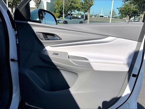 Used 2023 Chevrolet Bolt EUV Premier FWD image 23